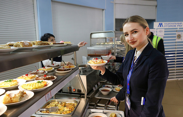 По ГОСТу и с душой: в аэропорту Минска готовят лакомства из детства