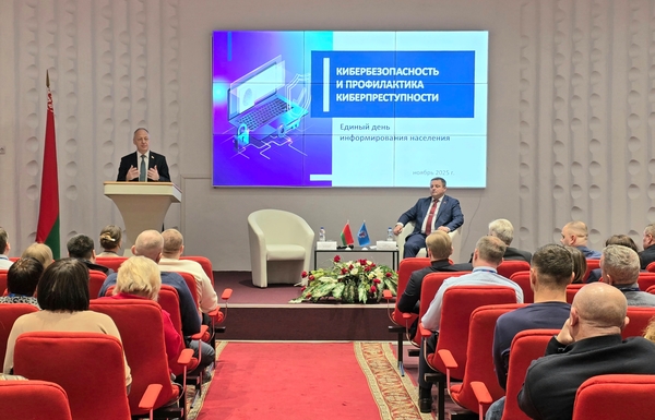 Глава МАРТ Артур Карпович посетил Национальный аэропорт и провел встречу с трудовым коллективом